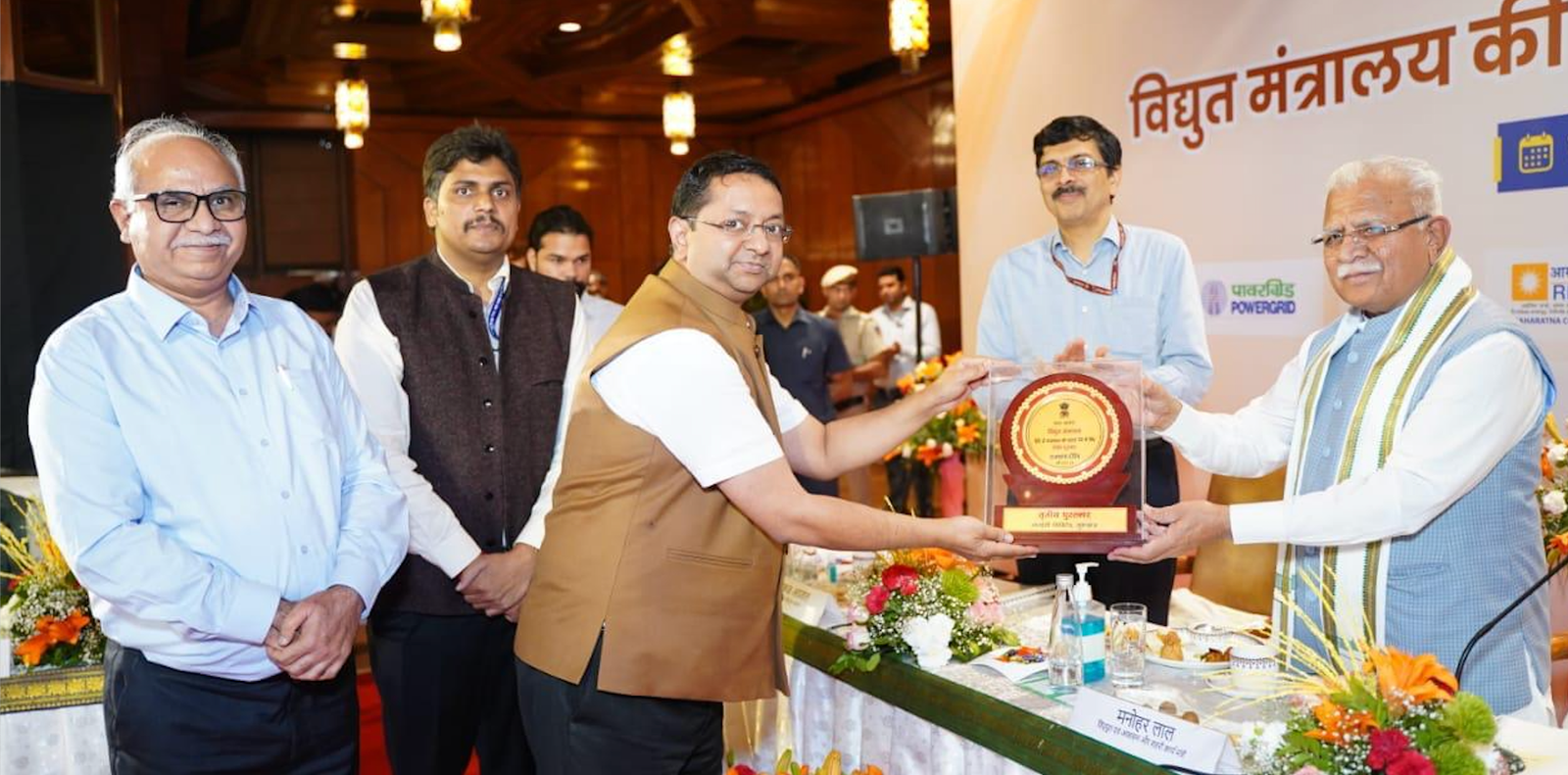 REC CMD Shri Jitendra Srivastava and Executive Director (Official Language) Shri R P Vaishnaw from the Hon’ble Minister of Power and Housing and Urban Affairs Shri Manohar Lal